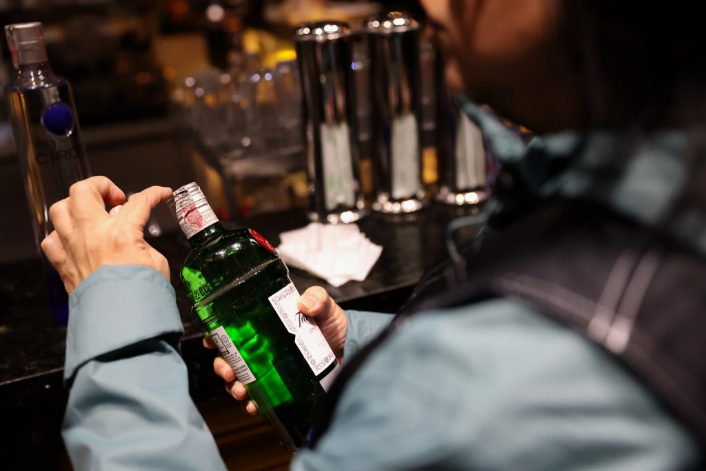 Conheça a plataforma 'Bebida Legal', criada para o combate à falsificação de bebidas