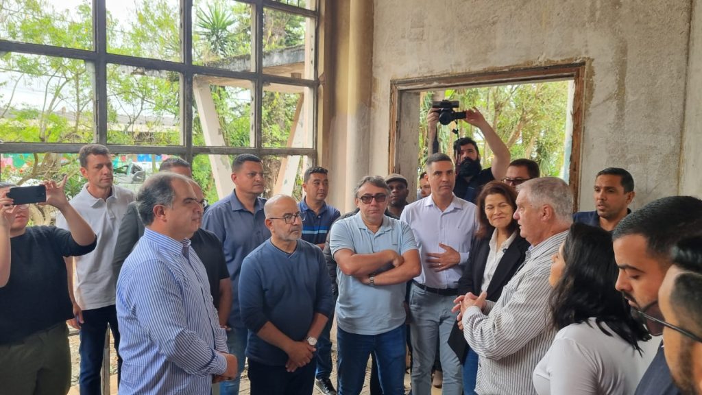 Prefeito em exercício, secretários e vereadores vistoriam prédio que abrigará UPA porte III | Fabrício Mello/O Diário