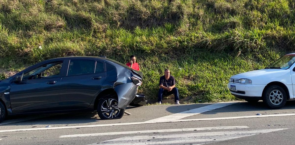 Acidentes na Dutra causam lentidão no trânsito de Arujá