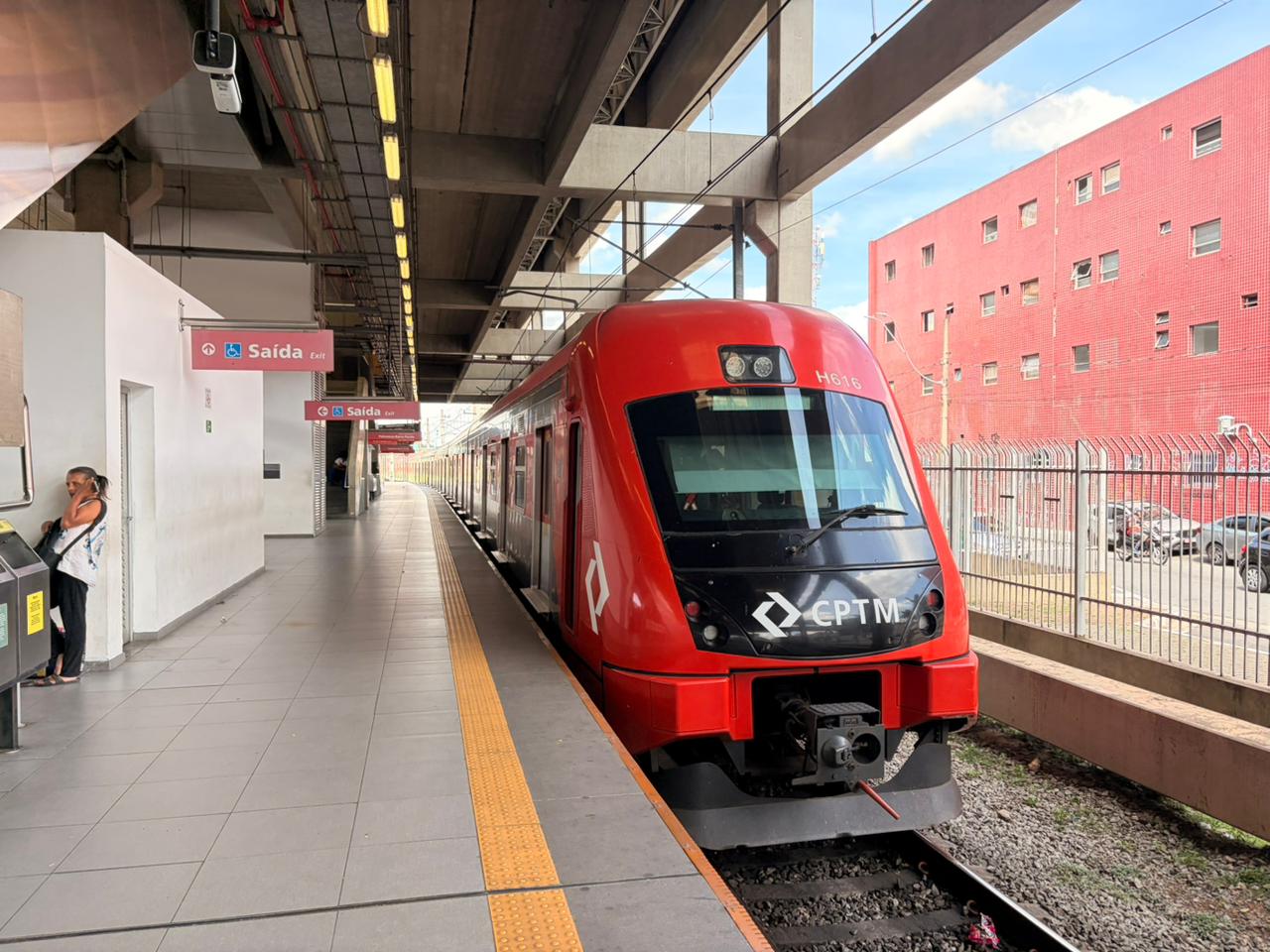 Linha 11-Coral opera com velocidade reduzida entre Estudantes e Guaianases