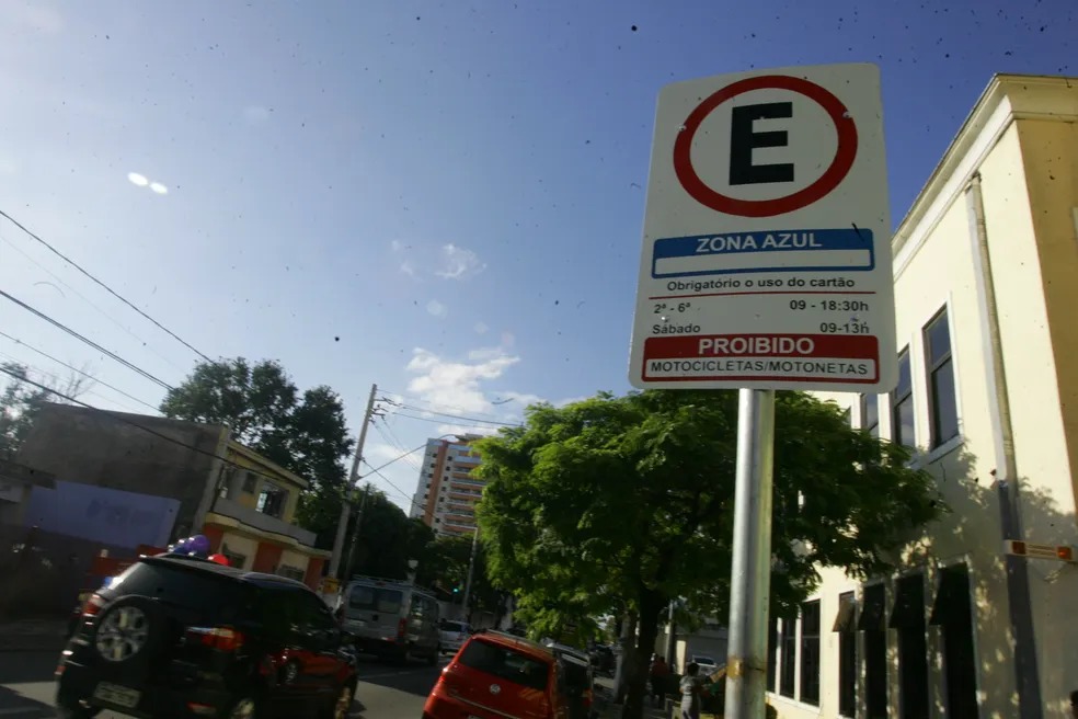 Lei isenta pessoas com TEA do pagamento da Zona Azul em Suzano