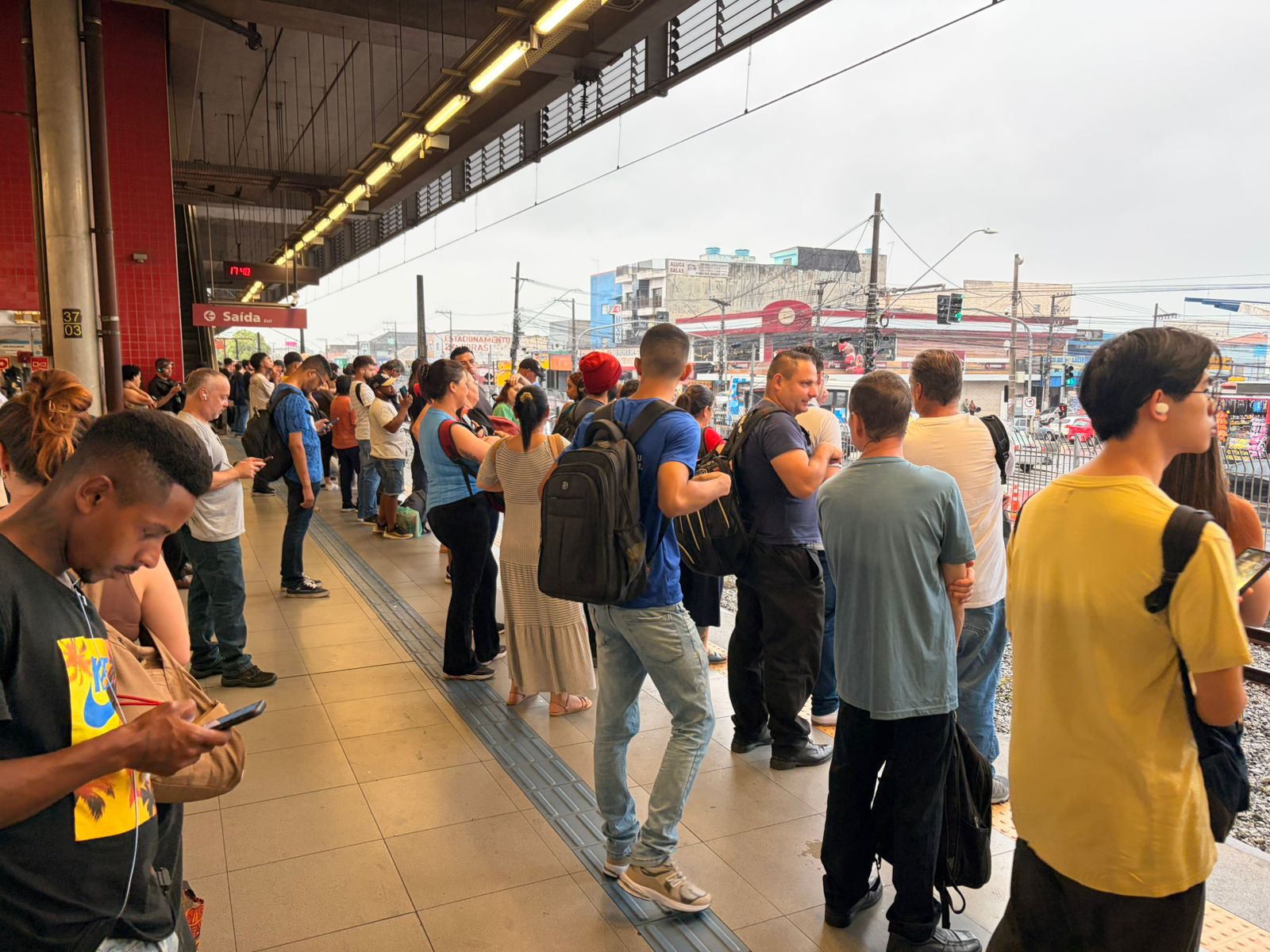 Falha de energia na CPTM obriga mogianos a desembarcarem em Suzano