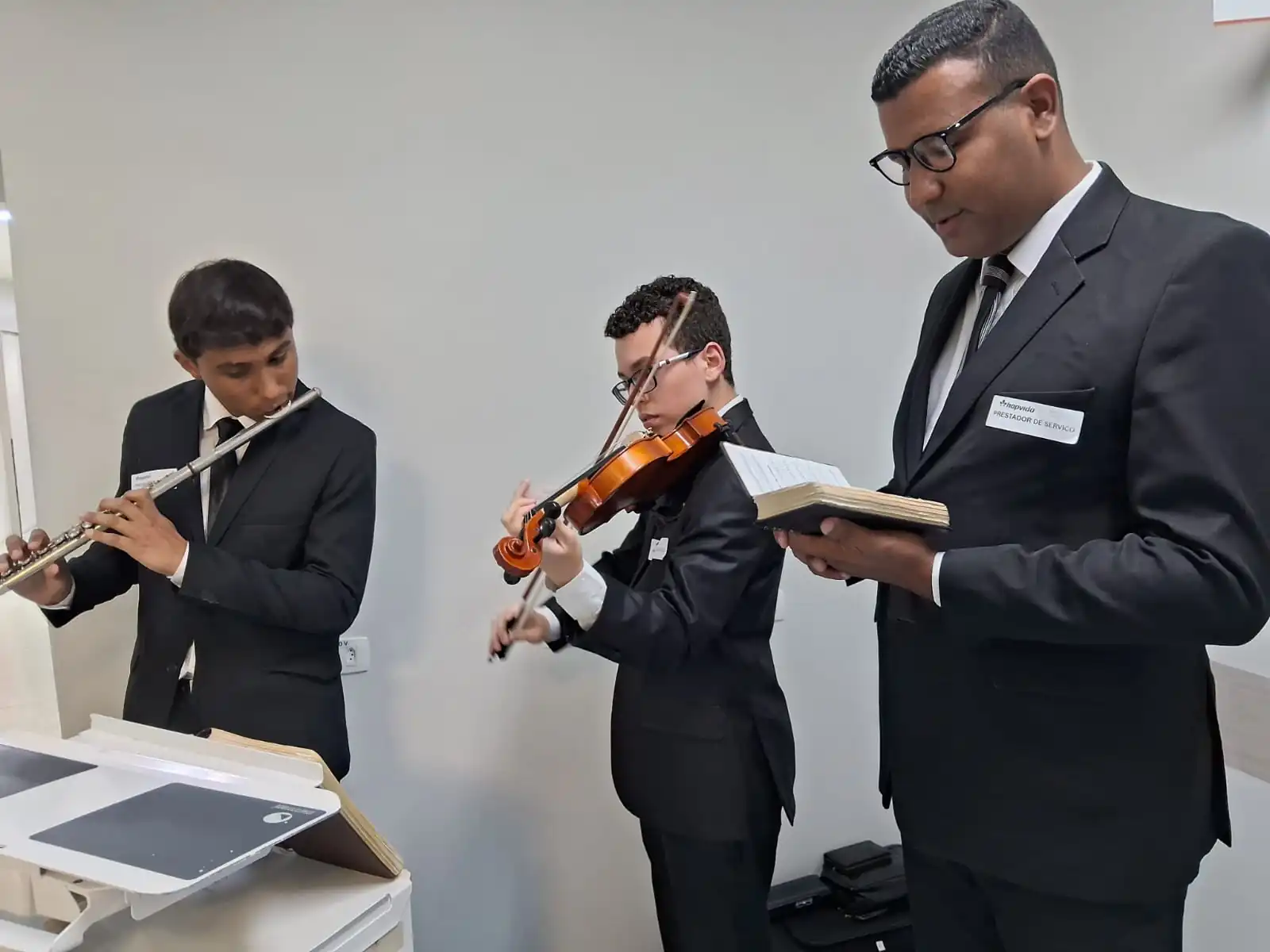 Ação de louvor leva fé e conforto a pacientes do Hospital Santana, em Mogi das Cruzes