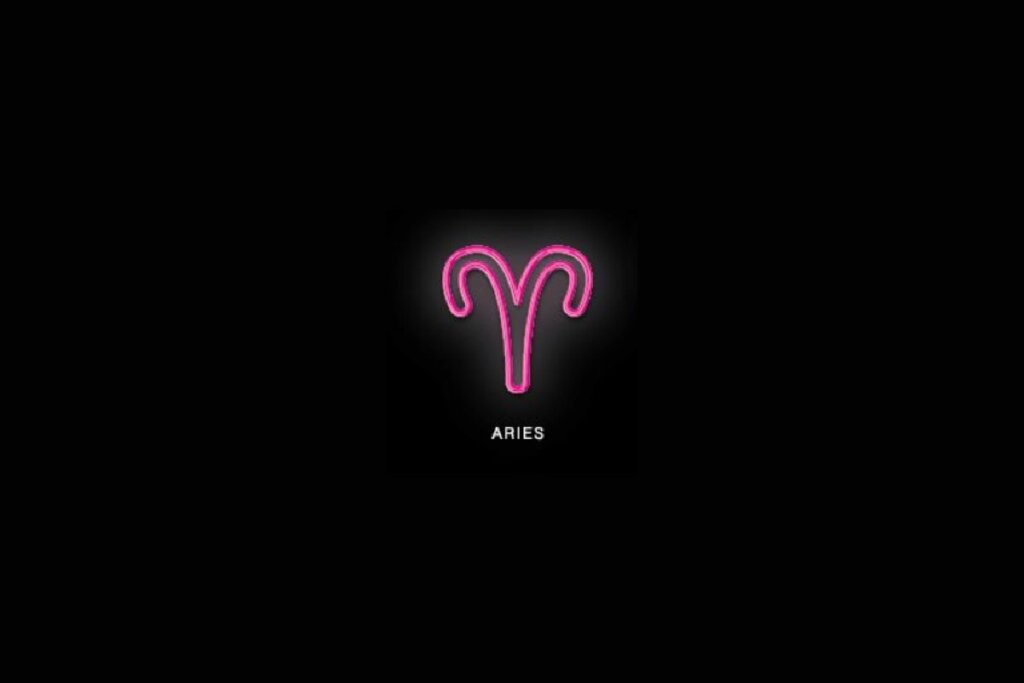 Ilustração rosa do símbolo de áries em fundo preto sobre o nome branco do signo