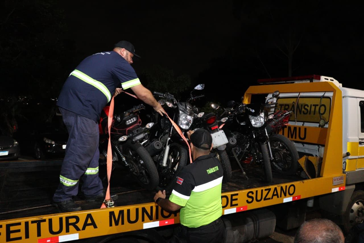 Operação 'Virada Segura' apreende 30 motos e um carro por irregularidades, em Suzano