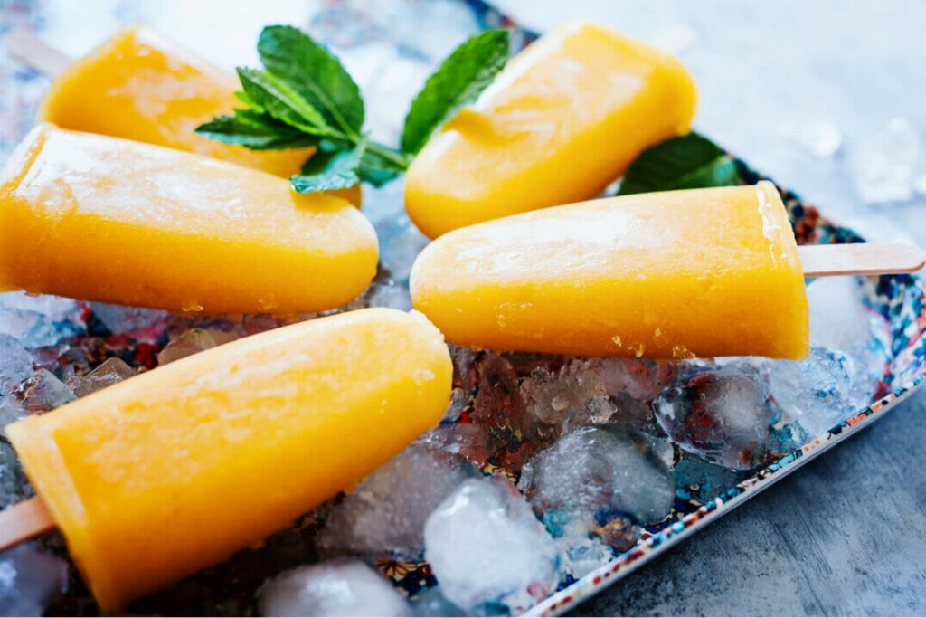 Picolés caseiros: 9 receitas com frutas para se refrescar no verão