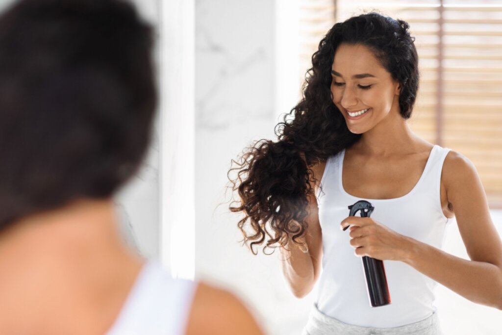 Cabelo pós-férias: como recuperar fios danificados por sol, piscina e mar