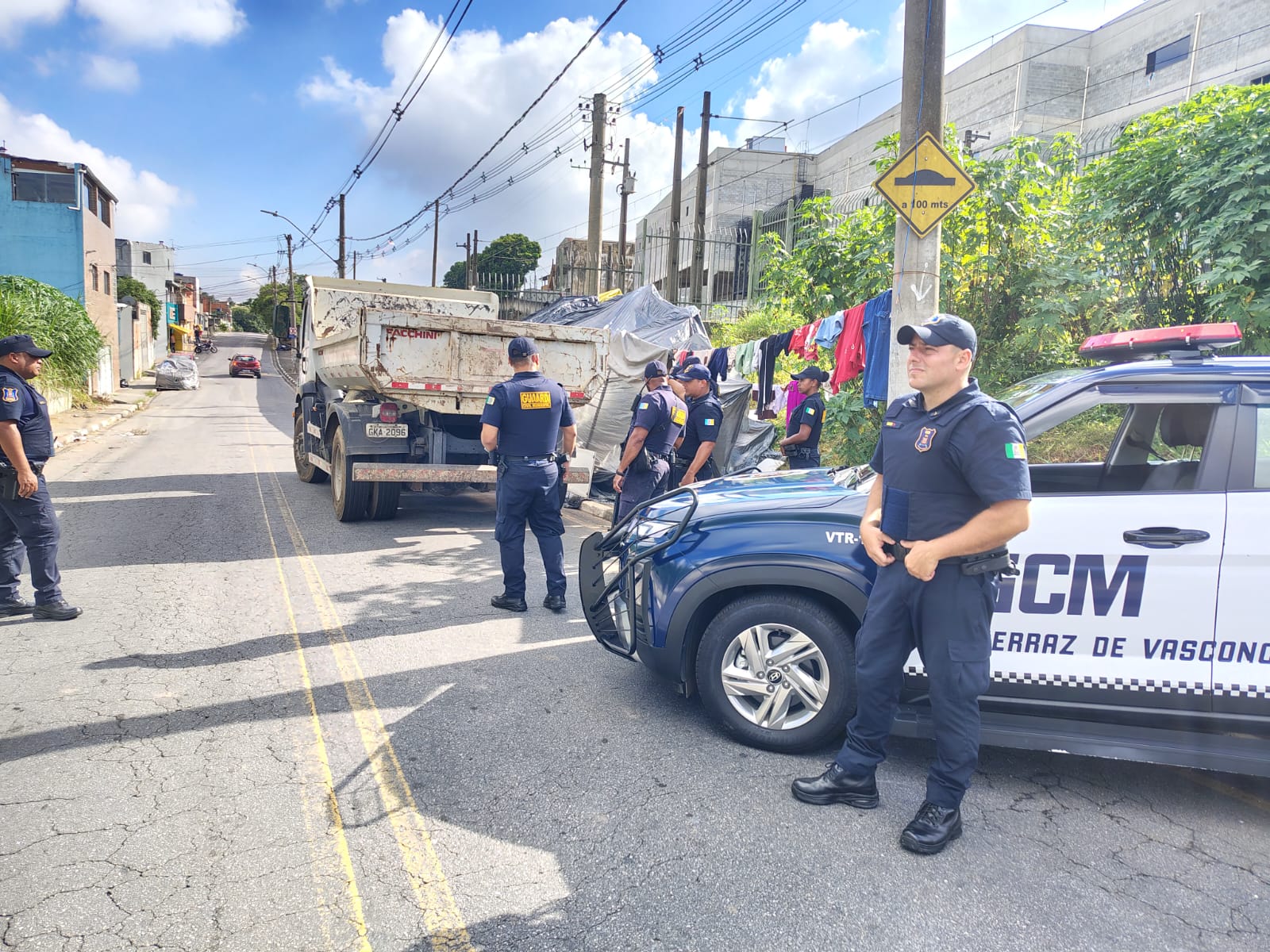 GCM de Ferraz de Vasconcelos encerra ocupação irregular em área de proteção ambiental