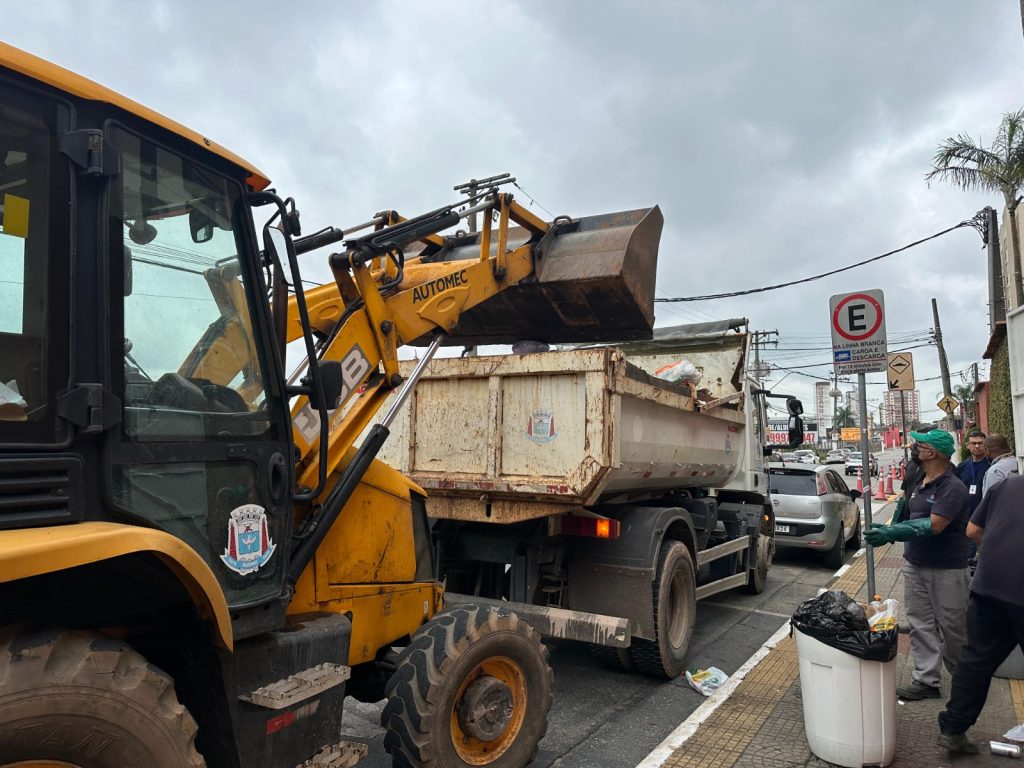 Secretaria de Manutenção e Serviços Urbanos realiza coleta de lixo | Divulgação/Secop Suzano