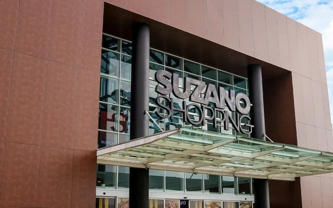 Jovem de 18 anos é presa após furtar peças de roupa em shopping de Suzano