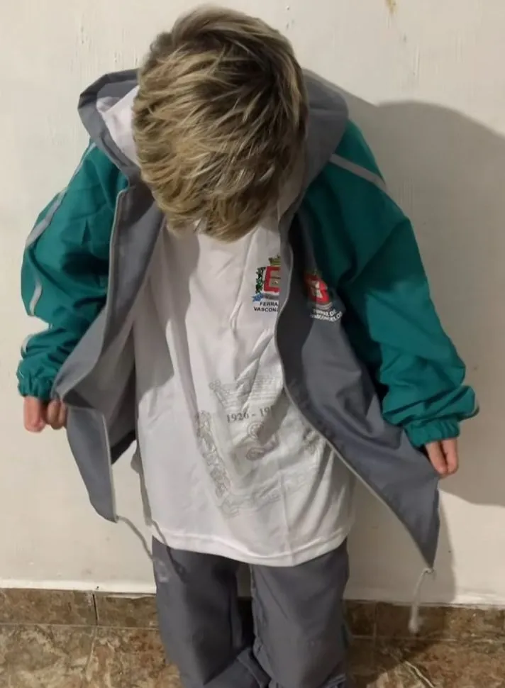 Falha na entrega de uniformes da rede pública gera reclamações em Ferraz de Vasconcelos