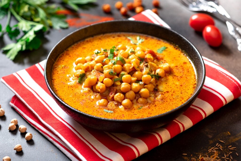 Almoço de domingo saudável: 8 receitas com grão-de-bico que vão surpreender