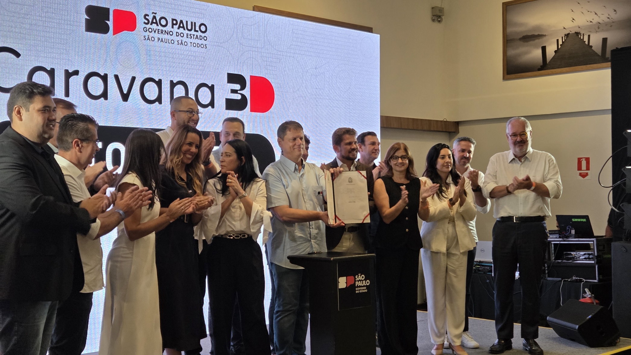 Tarcísio encerra agenda no Alto Tietê em reunião com prefeitos e assinatura de pacote de obras