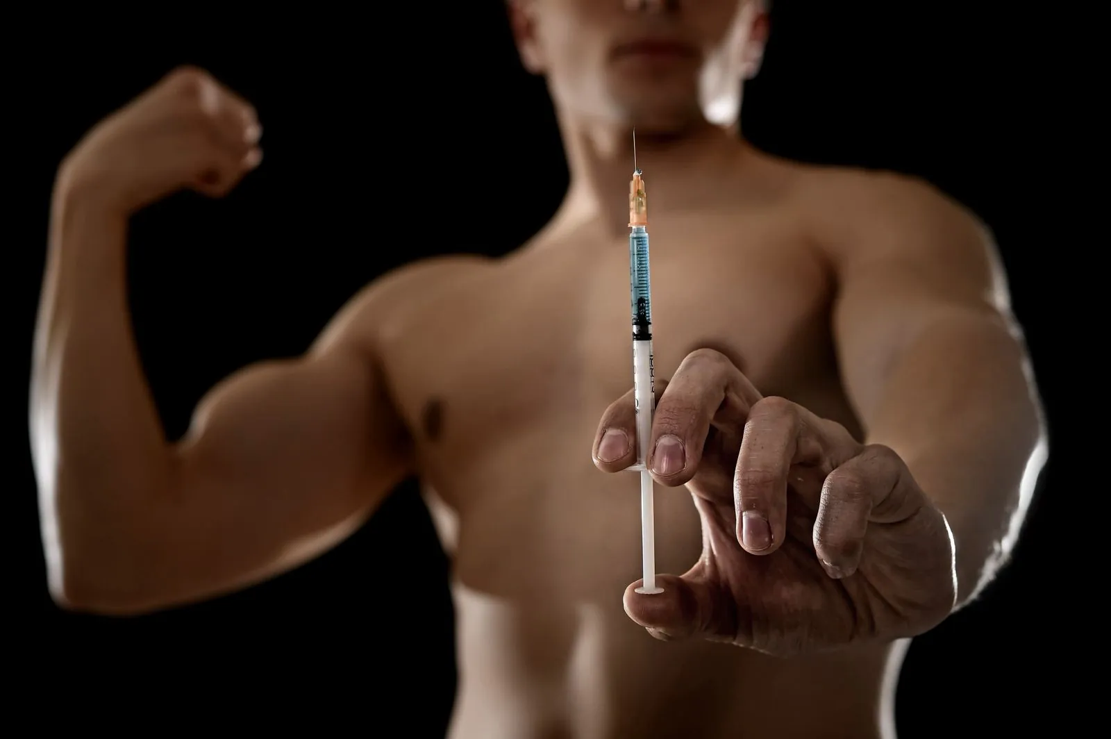 “Não existe dose segura de anabolizantes para ganho de massa muscular”, alerta professor de Medicina
