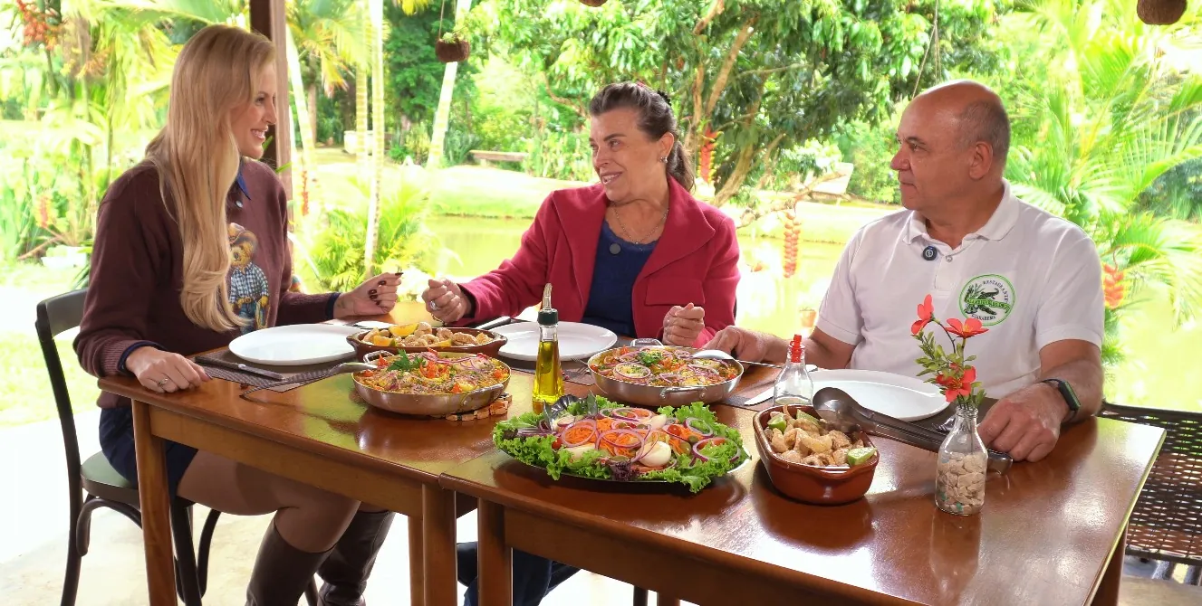 Prosas & Panelas vista restaurante tradicional de Guararema e mostra receita de galinhada regional