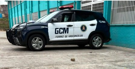 GCM de Ferraz prende trio após arremessar pedras e garrafas em escola municipal