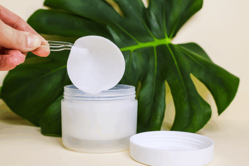 Toner pads: entenda o que é e como usar o produto que virou tendência no skincare 