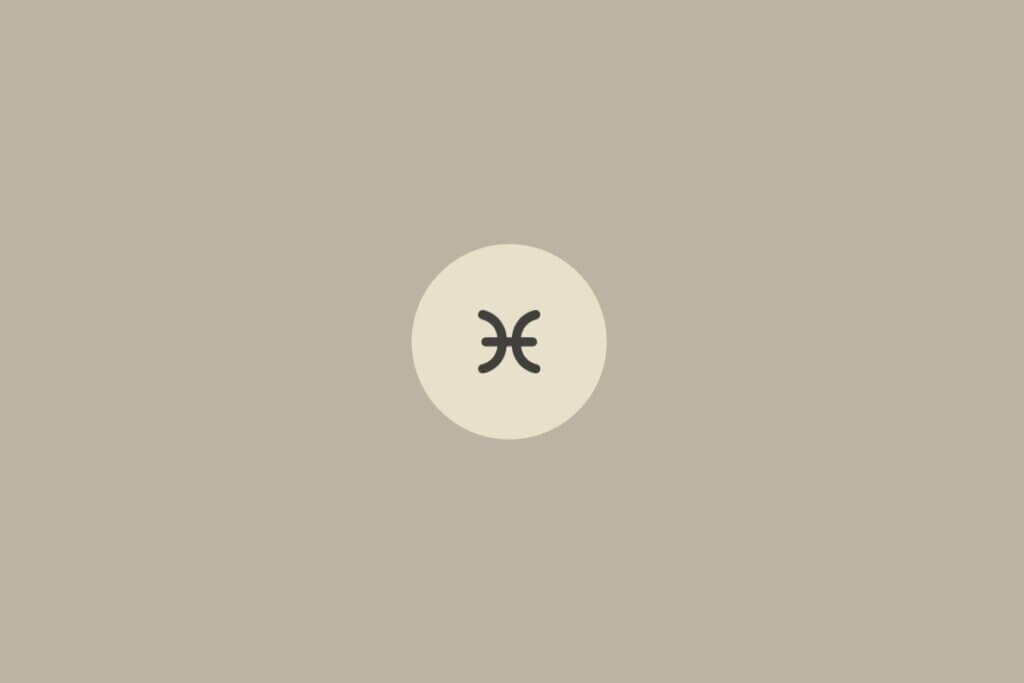 Imagem minimalista com fundo bege claro e o símbolo do signo de Peixes centralizado dentro de um círculo em tom mais claro