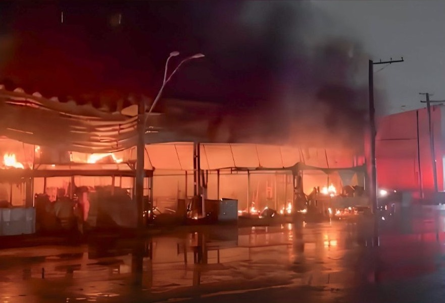 Vídeo: incêndio atinge 320 boxes da Ceagesp, em São Paulo; ninguém ficou ferido