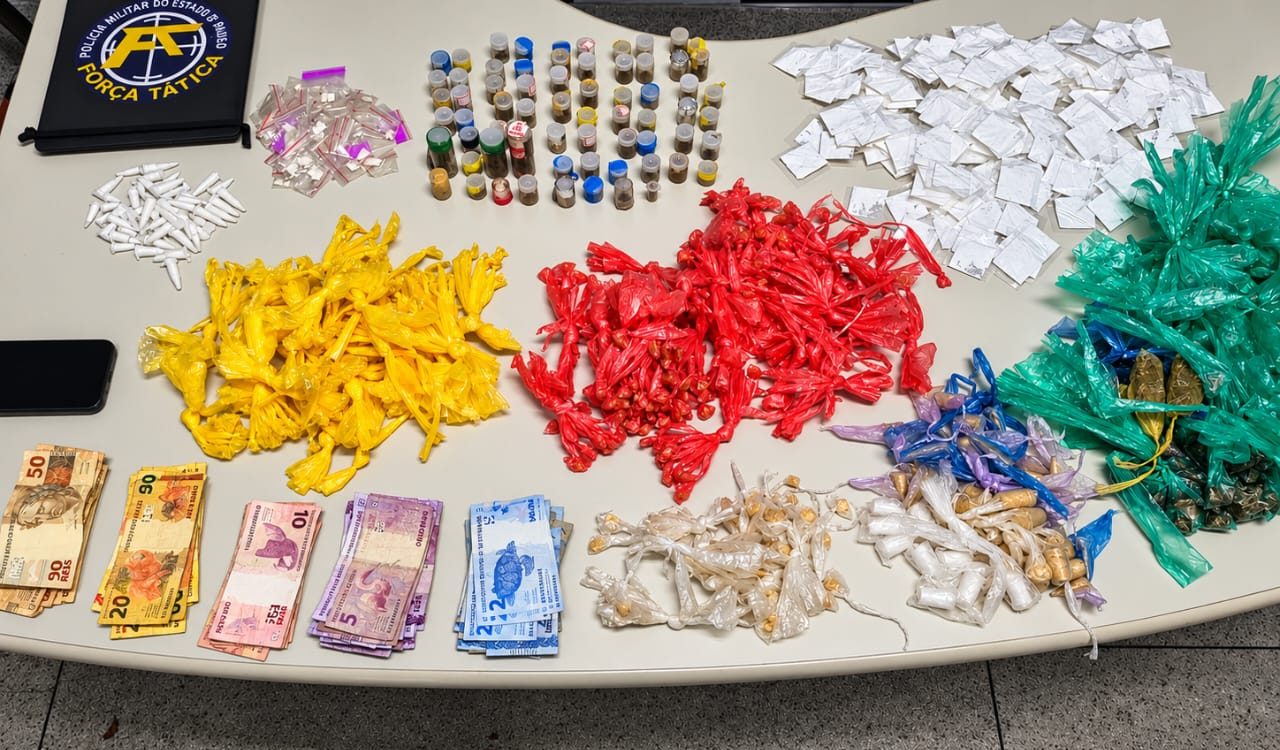 PM prende homem com 1,1 porções de drogas em Itaquaquecetuba