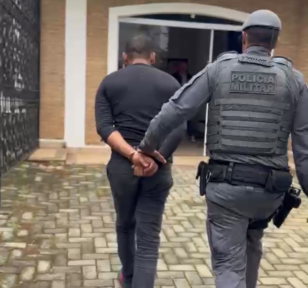 Suspeito é preso após não aceitar término e ameaçar mulher em Itaquaquecetuba