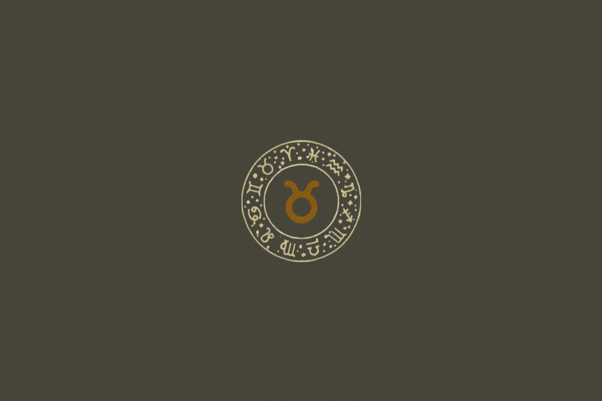 Fundo liso em cinza-escuro/oliva. No centro aparece um círculo zodiacal com contorno duplo em dourado-claro, rodeado pelos símbolos dos 12 signos e pequenos elementos decorativos. No interior está o símbolo de Touro, formado por um círculo com dois chifres curvados para cima, em dourado-ocre.