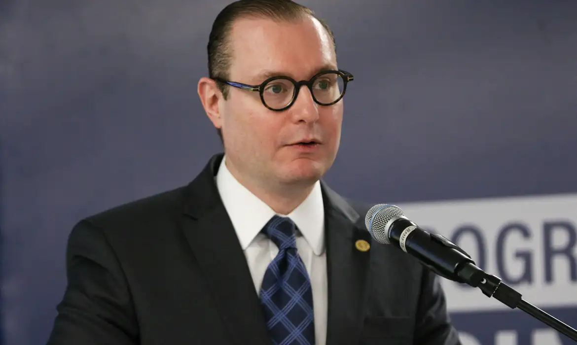 Ministro do STF, Zanin concede liminar e estende horário de votação até às 19h em todo o país