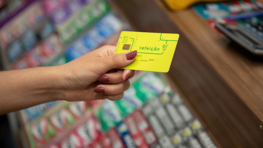 Vale-alimentação e refeição deverão ser aceitos em qualquer maquininha a partir de novembro