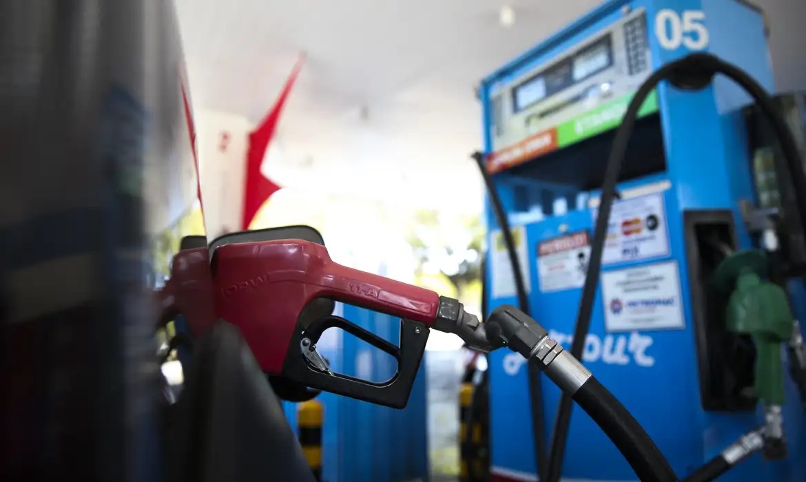 Gasolina terá tributos federais zerados e subsídios ao etanol e diesel serão ampliados