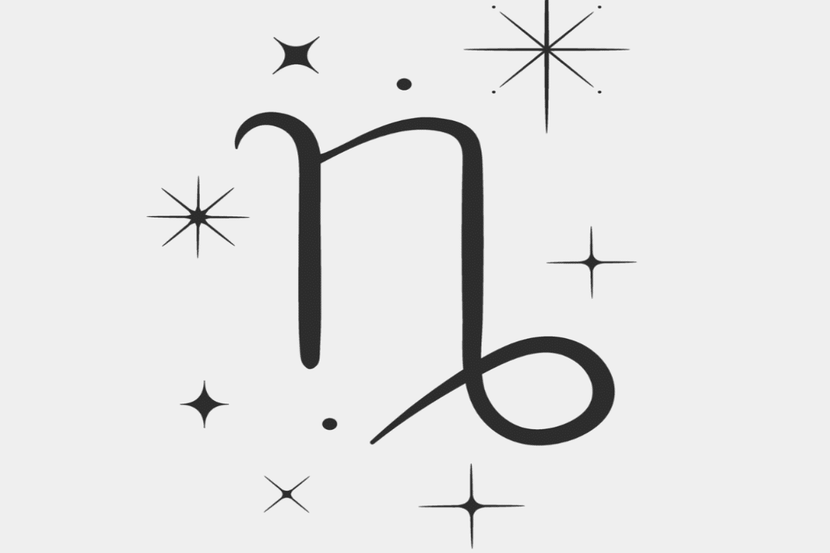 Imagem com fundo cinza-claro, apresentando o símbolo astrológico do signo de Capricórnio em preto, formado por linhas curvas que lembram chifres e uma cauda enrolada. Ao redor, aparecem estrelas estilizadas de diferentes tamanhos e pequenos pontos pretos.