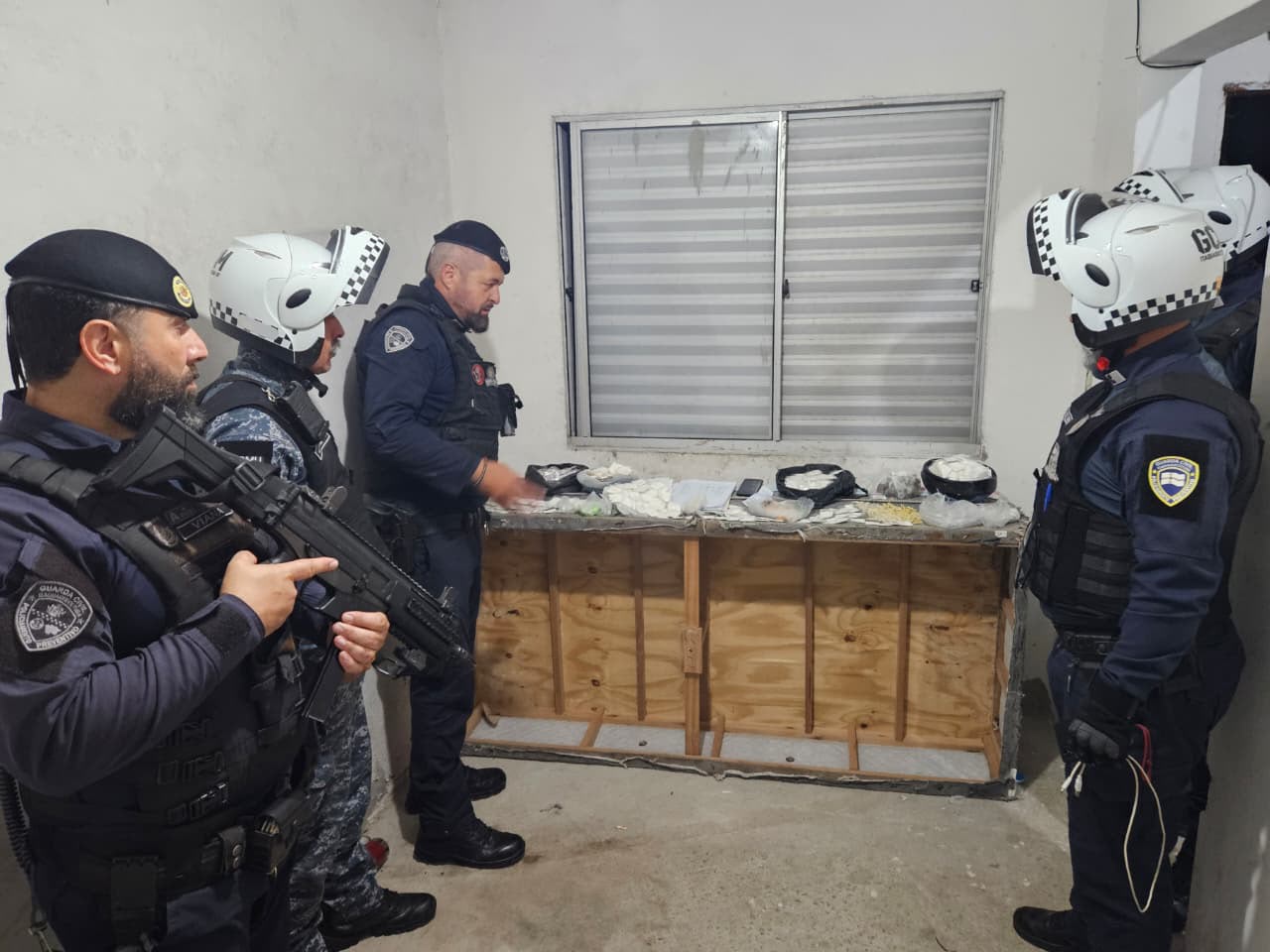 GCM de Itaquá apreende 931 porções de drogas e recolhe sete motos irregulares