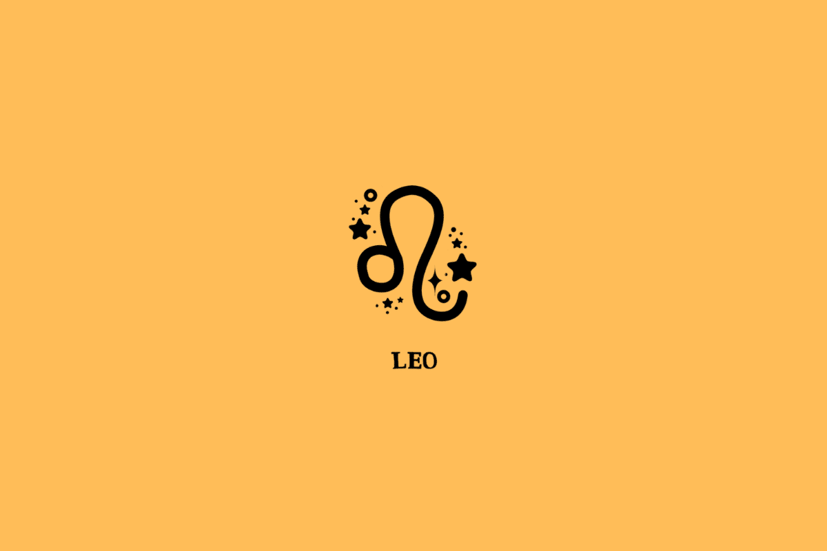 Símbolo do signo de Leão, formado por uma linha preta curva que cria uma pequena volta circular à esquerda e se prolonga em um traço sinuoso, terminando em uma curva arredondada à direita. Pequenas estrelas, círculos e pontos pretos decoram o entorno. Abaixo, está escrito “LEO” em letras maiúsculas pretas, com serifa. O desenho está centralizado sobre um fundo laranja uniforme.