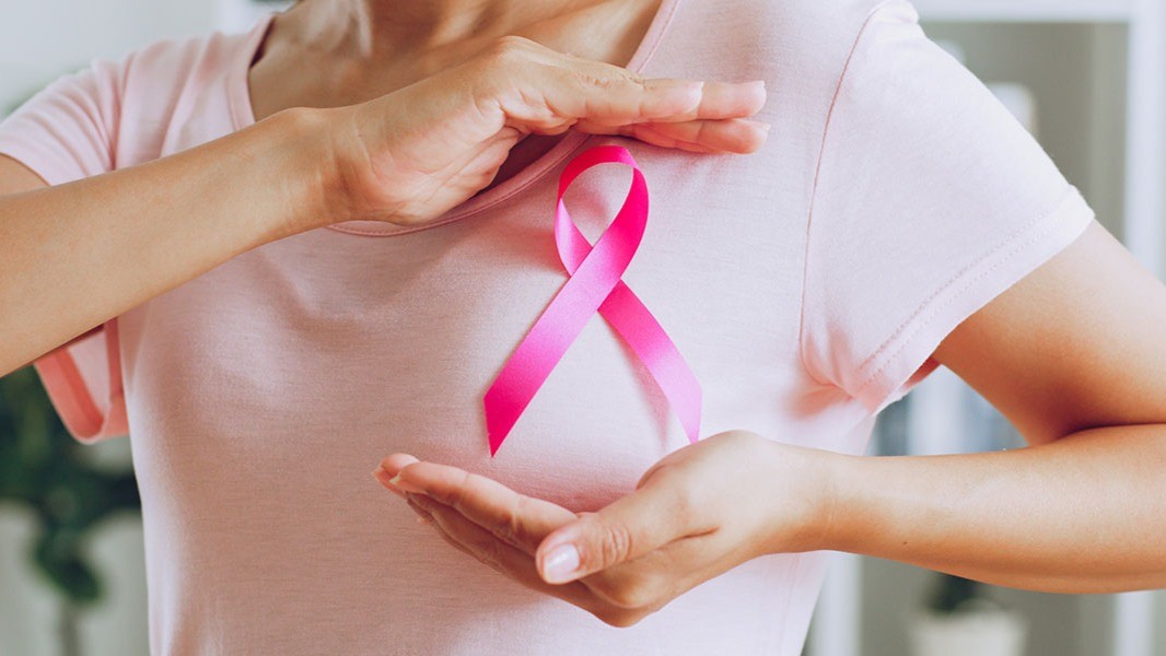 Outubro Rosa: pressão por otimismo pode afetar saúde emocional de pacientes, destaca especialista